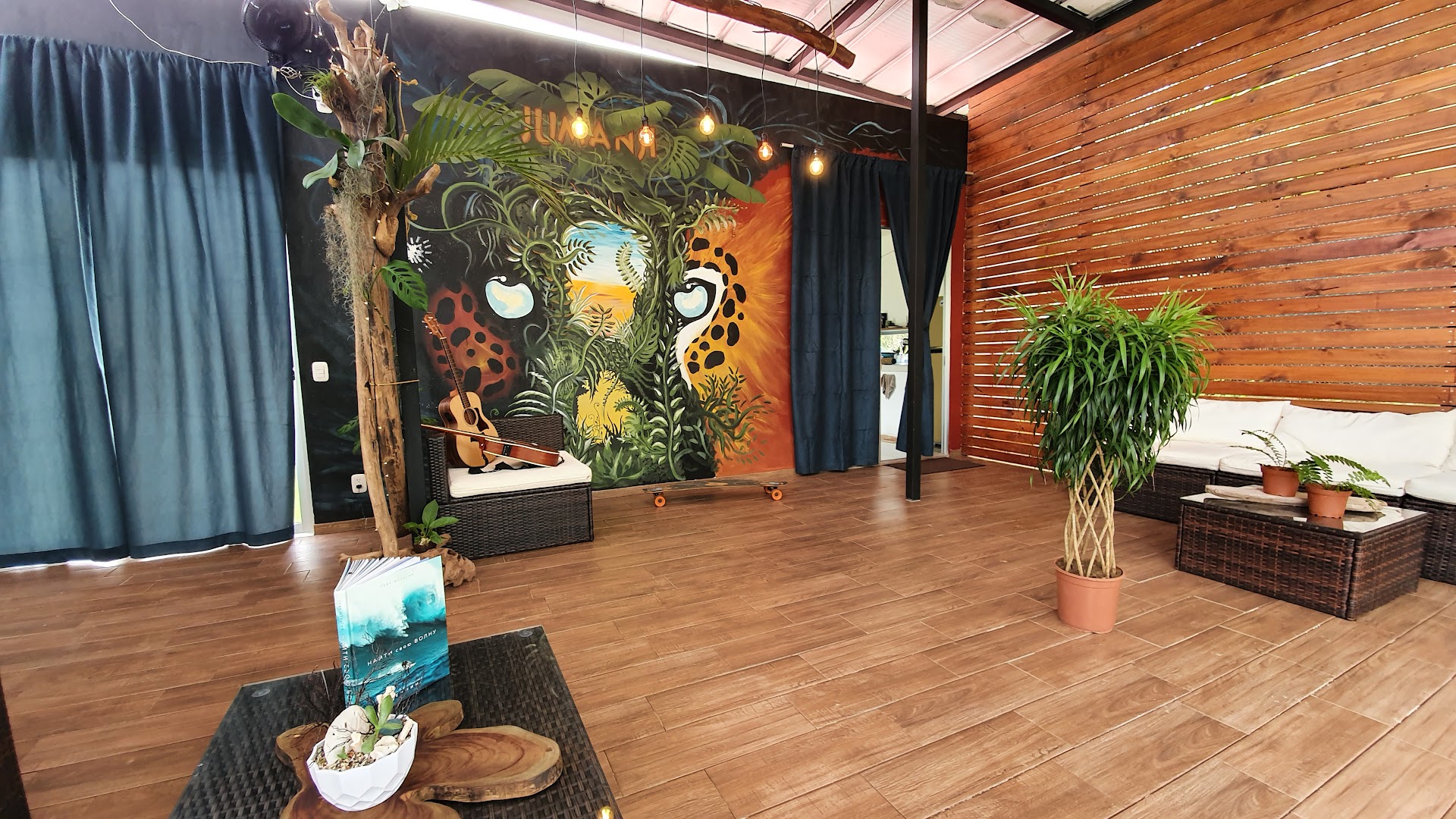 Interior tropical de Jumanji Villa